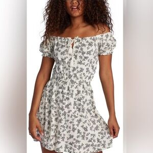 Roxy Off The Shoulder
Summer Beach Dress Black & White Floral Print Size
Medium